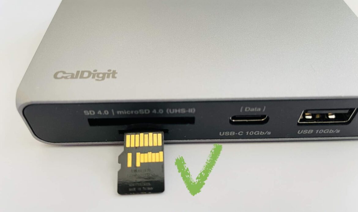 Image of the SOHO Dock with a microSD being inserted with the metal connections faced up and a green checkmark.